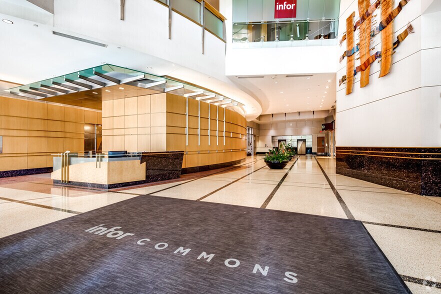 More Photos Of 380-388 Saint Peter St, Saint Paul Office For Lease