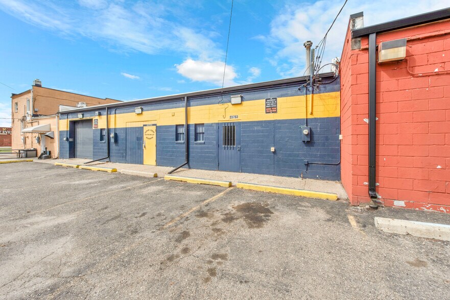 More Photos Of 23753 Van Born Rd, Taylor Freestanding For Lease