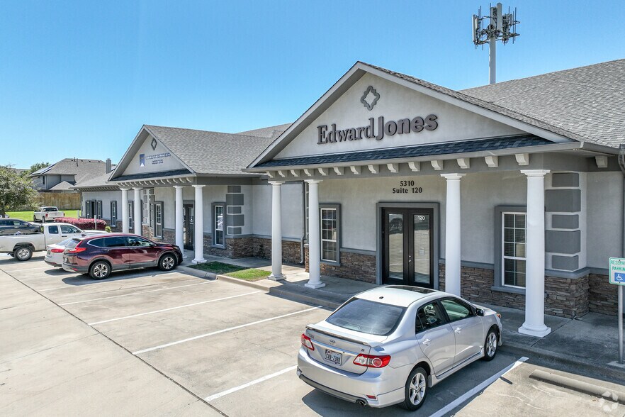 More Photos Of 5308-5310 N Tarrant Pky, Fort Worth Medical For Lease