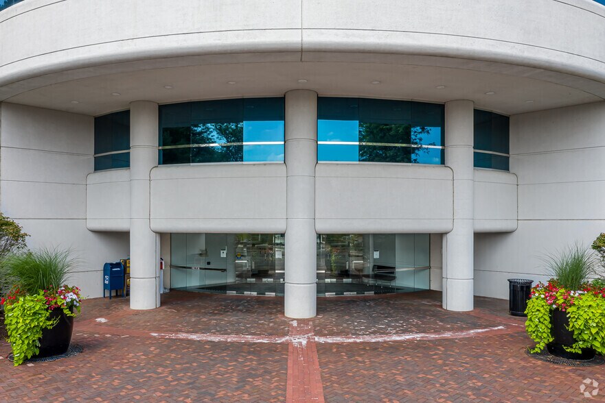 More Photos Of 100 Northfield Dr, Windsor Office For Lease