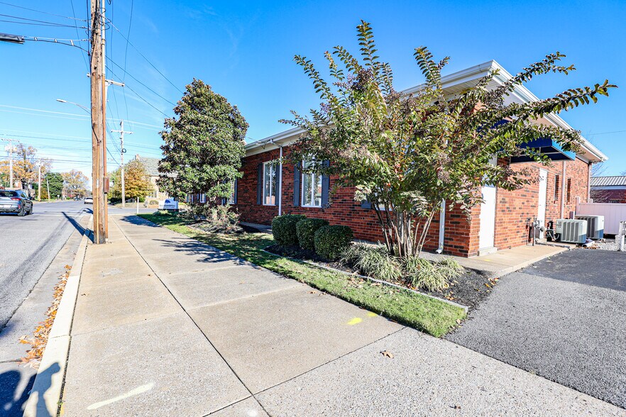 More Photos Of 630 Jefferson St, Paducah Office For Sale