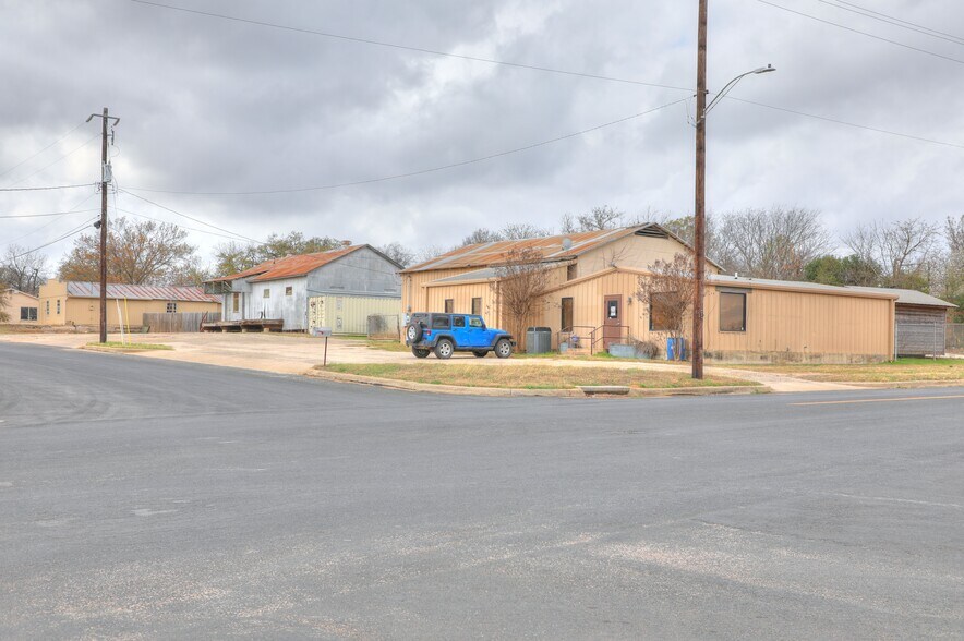 More Photos Of 432 S Lincoln St, Fredericksburg Land For Sale