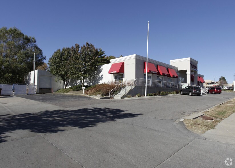 Primary Photo Of 2825 S 70th St, Lincoln Freestanding For Sale