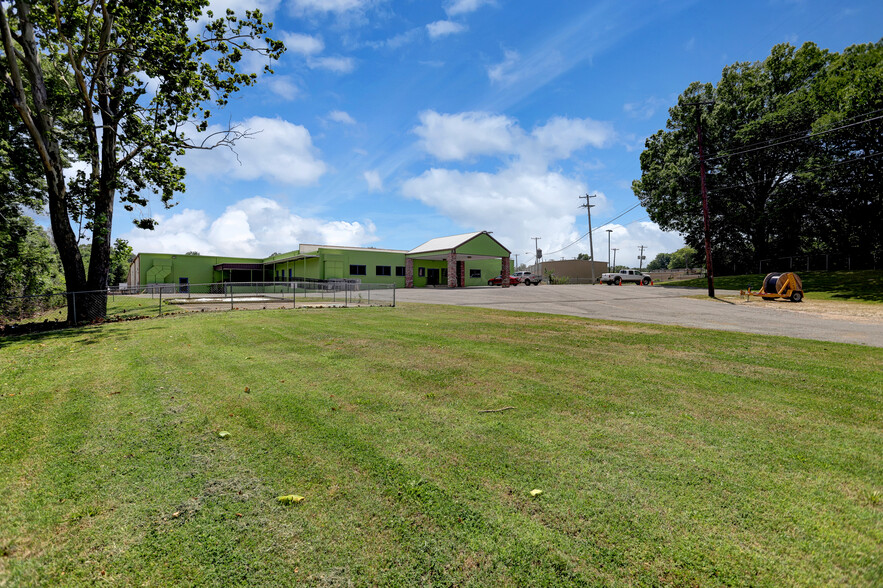 Primary Photo Of 1299 E Mclemore Ave, Memphis Schools For Sale