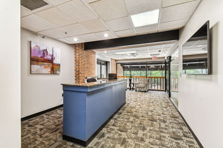 More Photos Of 2701 W Busch Blvd, Tampa Office For Sale