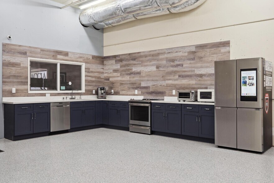 More Photos Of 917 N Amphlett Blvd, San Mateo Warehouse For Sale