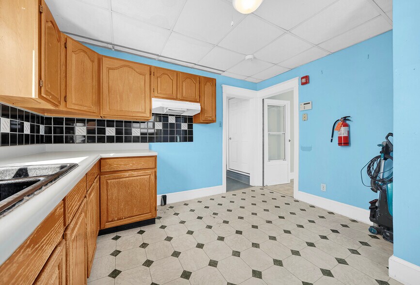 More Photos Of 317 W Johnson Hwy, Norristown Office Residential For Sale