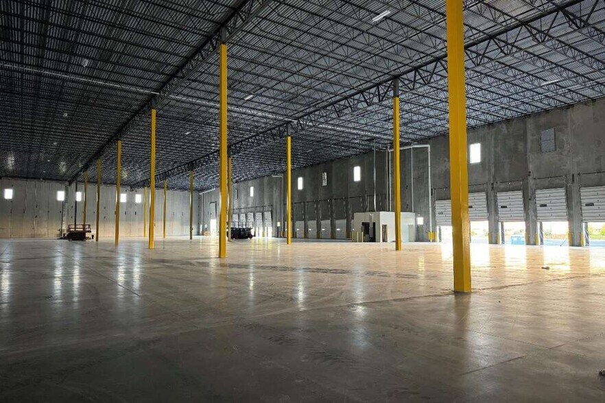 More Photos Of 110 Belmont Dr, Somerset Warehouse For Lease