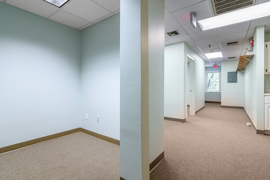 More Photos Of 400 Massasoit Ave, East Providence Medical For Sale