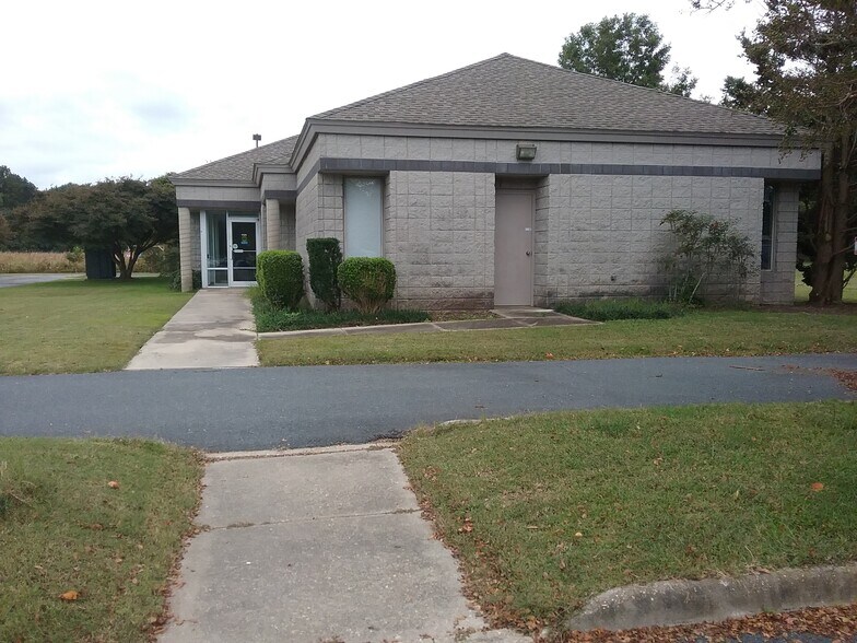 More Photos Of 9506 Hospital Ave, Nassawadox Medical For Sale
