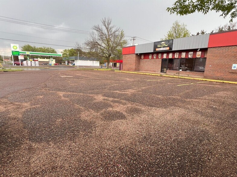 More Photos Of 2121 Eddy Ln, Eau Claire Restaurant For Sale