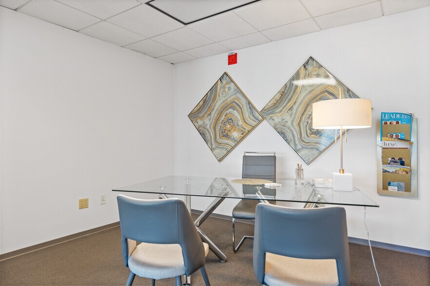 More Photos Of 14982 N 83rd Pl, Scottsdale Showroom For Sale