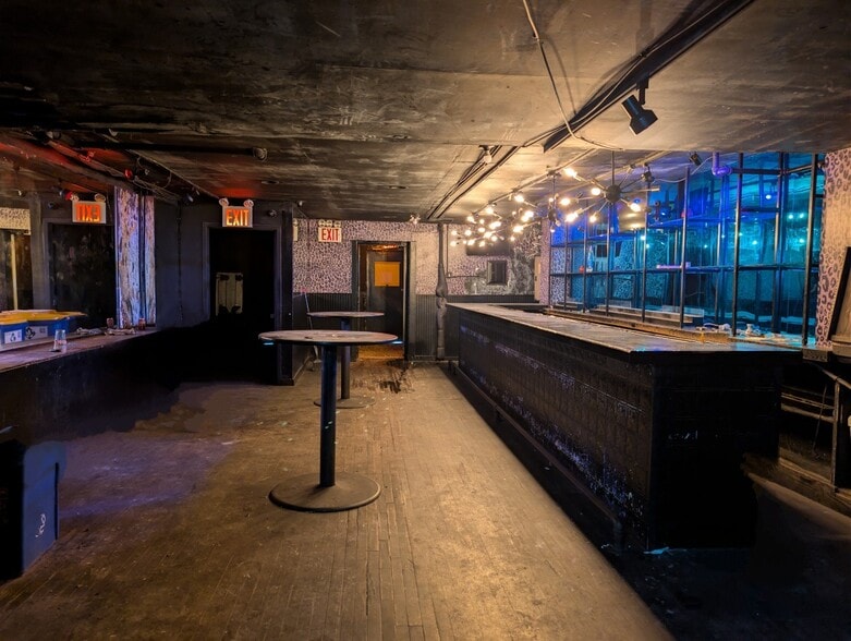 More Photos Of 275 W 22nd St, New York Storefront Retail Residential For Lease