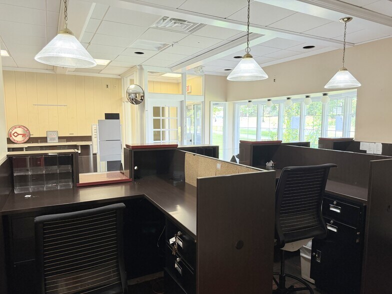 More Photos Of 56 Westchester Ave, Pound Ridge Freestanding For Lease