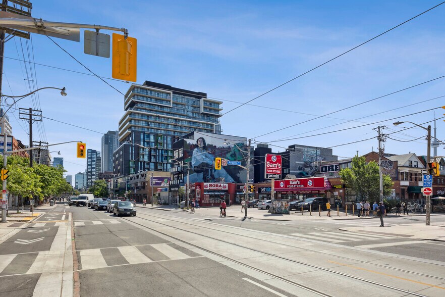 More Photos Of 335 College St, Toronto Apartments For Sale