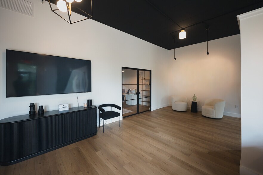 More Photos Of 4430 W Jonathan Moore Pike, Columbus Office Residential For Lease