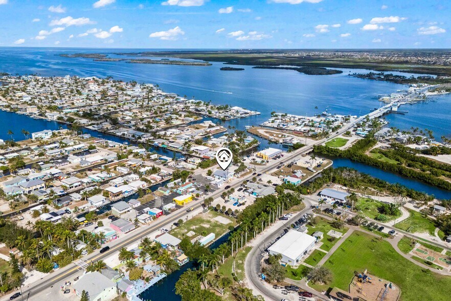 More Photos Of 4574 Pine Island Rd NW, Matlacha Office For Sale