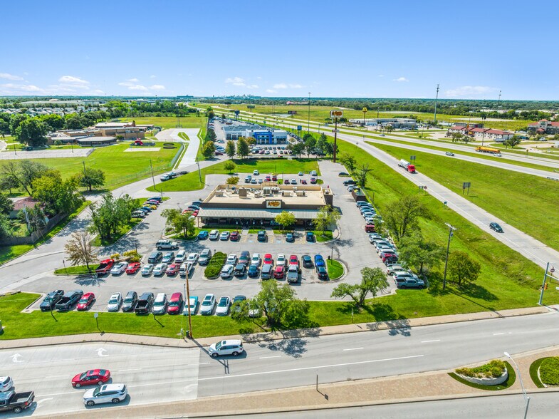 More Photos Of 995 E 61st St N, Park City Restaurant For Sale