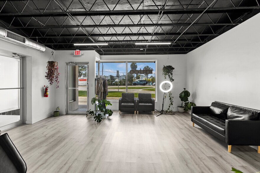 More Photos Of 2852 E Oakland Park Blvd, Fort Lauderdale Storefront Retail Office For Sale