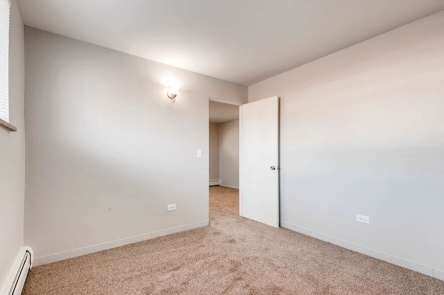 More Photos Of 1695 Clinton St, Aurora Apartments For Sale