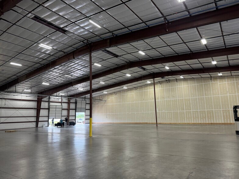 More Photos Of 1000 Schroeder Dr, Waco Warehouse For Lease