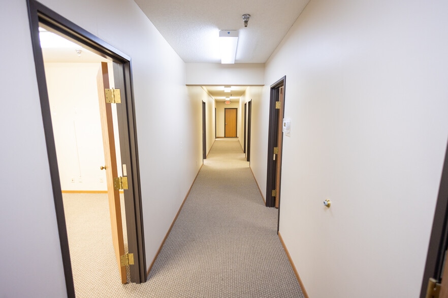 More Photos Of 2004 Highland Ave, Eau Claire Office For Lease