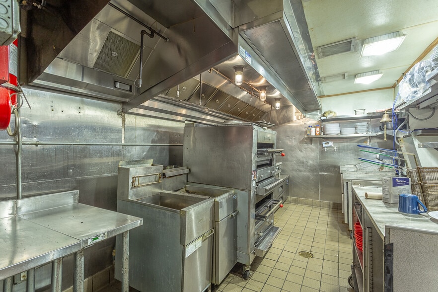 More Photos Of 28 W Bayshore Dr, Saint George Island Restaurant For Sale