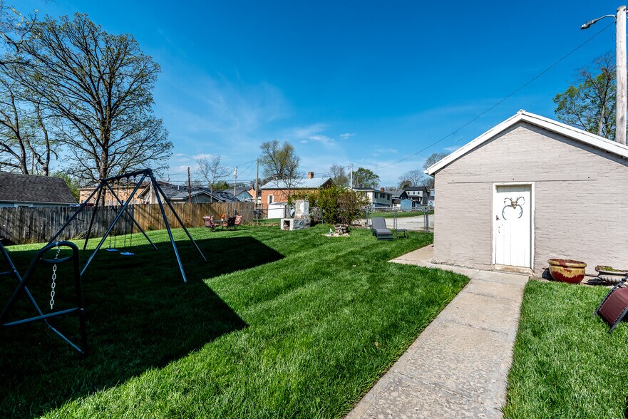 More Photos Of 129 N Main St, Waynesville Specialty For Sale