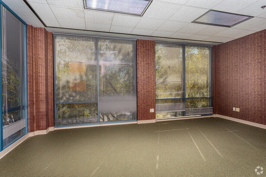 More Photos Of 4210 Metro Pky, Fort Myers Office For Lease