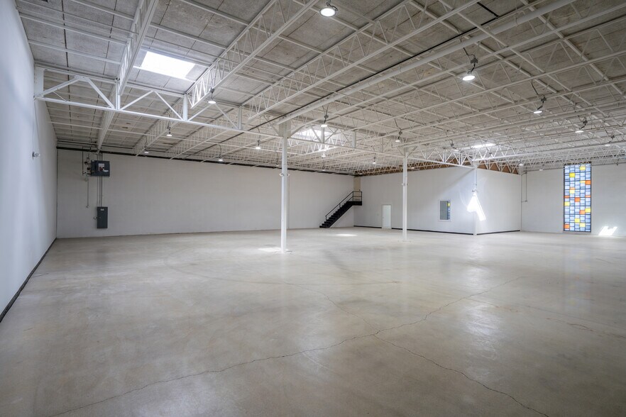 More Photos Of 985 Joyce Ave, Columbus Warehouse For Lease