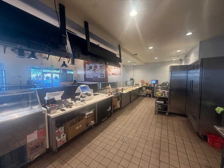 More Photos Of 2520 E Craig Rd, North Las Vegas Freestanding For Lease