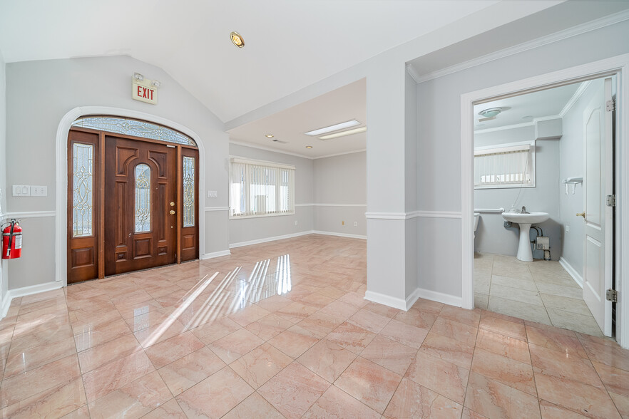 More Photos Of 3136 Clairmont Rd NE, Brookhaven Medical For Sale