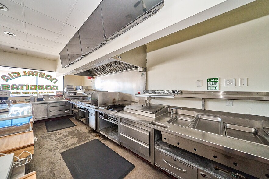 More Photos Of 5835 Bellflower Blvd Unit C, Lakewood Storefront For Lease