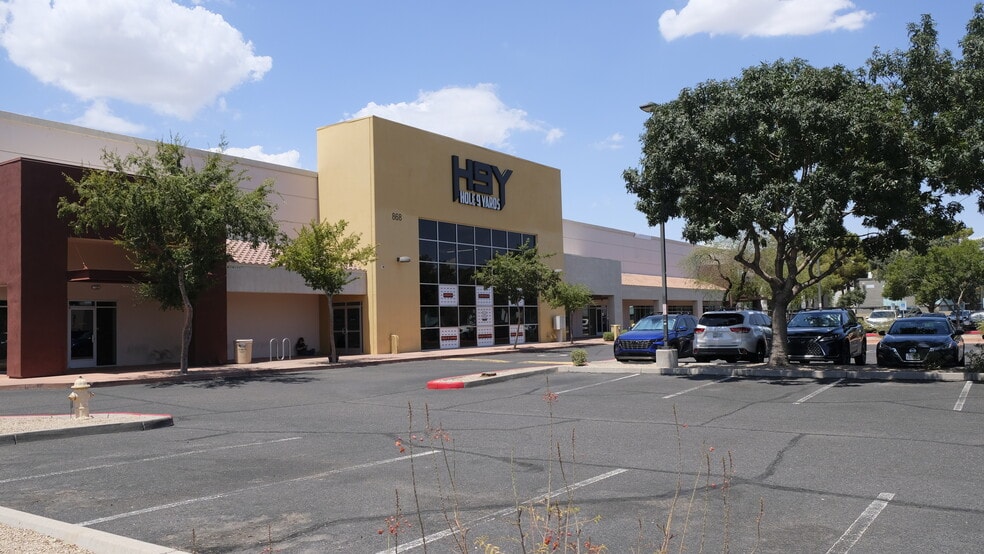 More Photos Of 868 N Gilbert Rd, Gilbert Freestanding For Lease