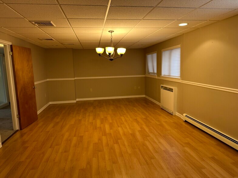More Photos Of 37 W Haddon Ave, Oaklyn Sorority Fraternity House For Lease