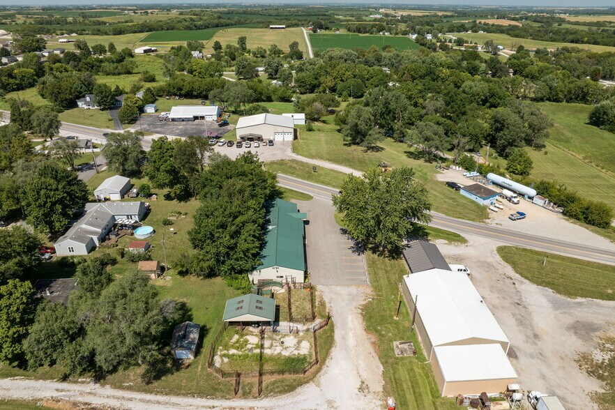 More Photos Of 1302 W US Highway 71, Savannah Industrial For Sale