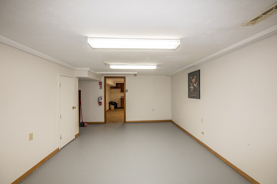 More Photos Of 7997 Wesley Dr, Strongsville Apartments For Sale