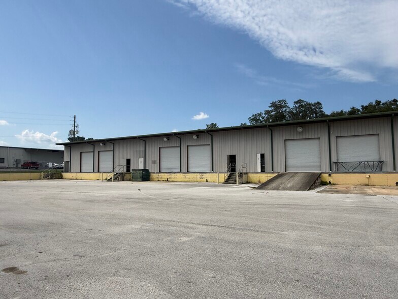 More Photos Of 5042 W Highway 40, Ocala Distribution For Lease