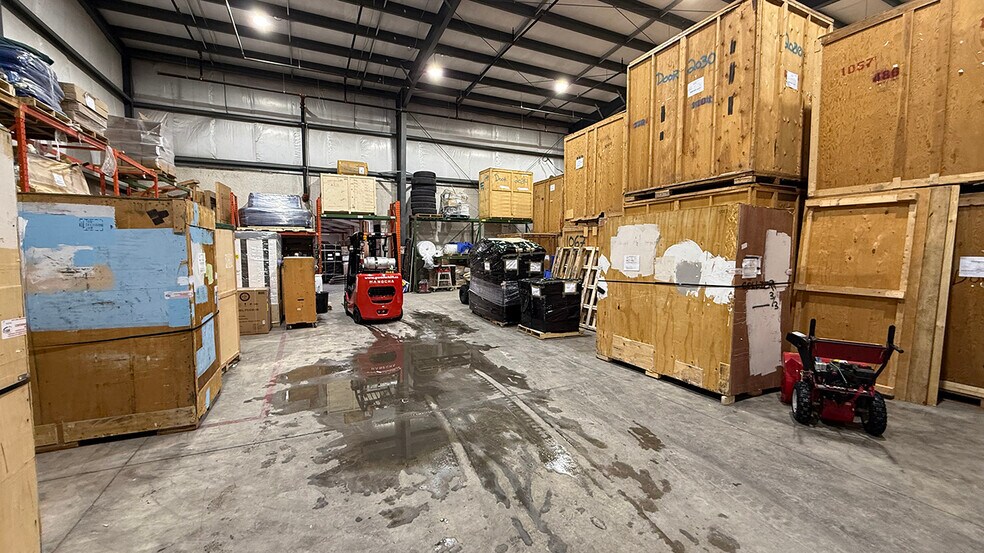 More Photos Of 1373 Spruce St, Winnipeg Manufacturing For Sale