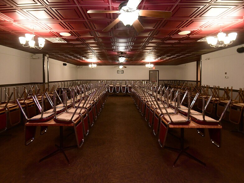 More Photos Of 7880-7890 L St, Omaha Auto Dealership For Sale