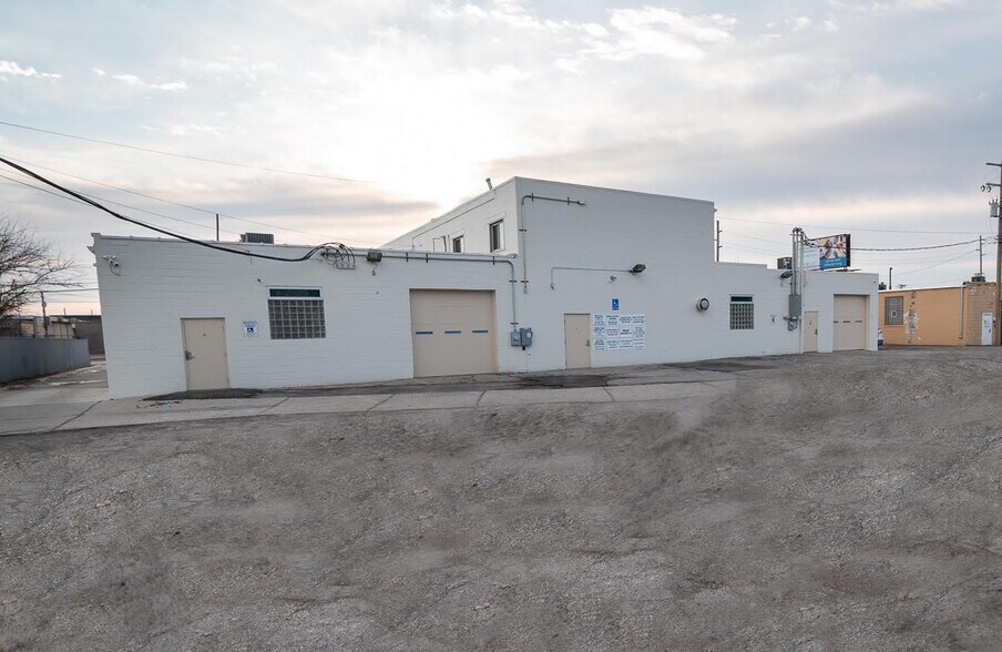 More Photos Of 25129 Dequindre Rd, Madison Heights Warehouse For Lease