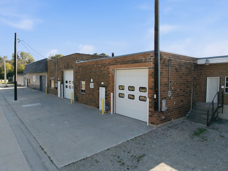 More Photos Of 708-712 S Jefferson Ave, Mason City Warehouse For Sale