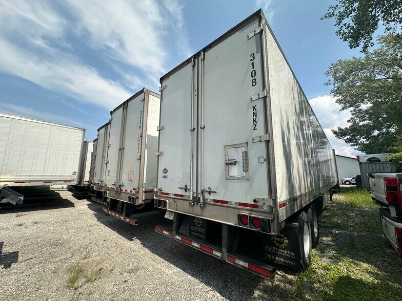 More Photos Of 16600 Crawford Ave, Country Club Hills Warehouse For Lease