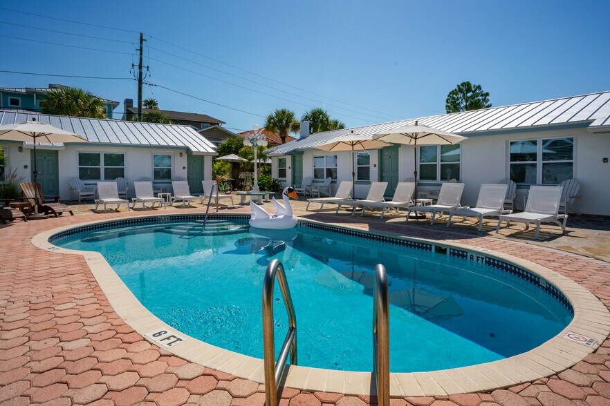 Primary Photo Of 12321 Gulf Blvd, Treasure Island Hospitality For Sale