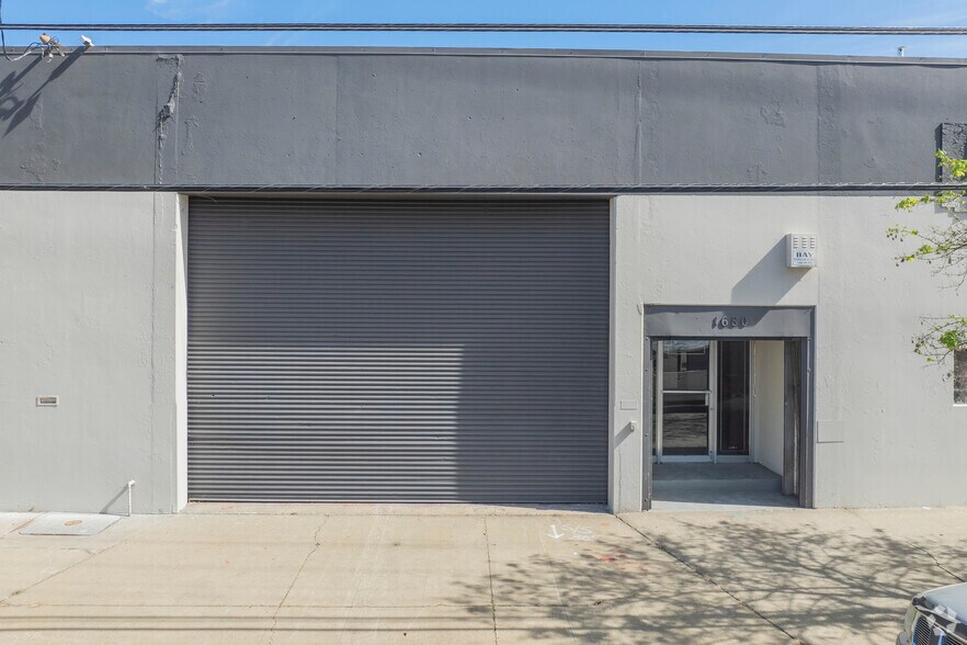 More Photos Of 1680 14th St, Oakland Warehouse For Lease