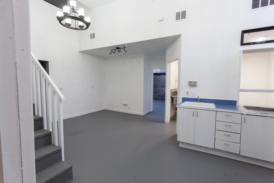 More Photos Of 1200-1218 N Killingsworth St, Portland Storefront For Sale