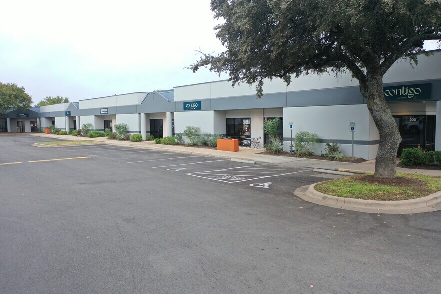 More Photos Of 3709 Promontory Point Dr, Austin Unknown For Lease