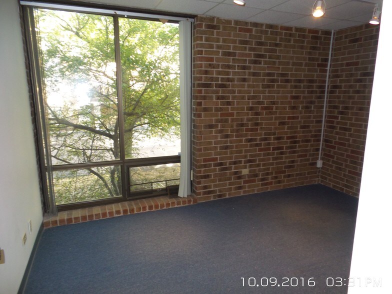 More Photos Of 6825 Hobson Valley Dr, Woodridge Medical For Sale