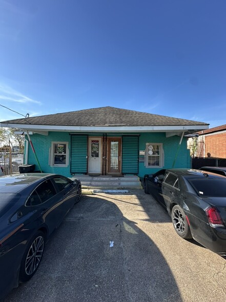 Primary Photo Of 304 S Lockwood Dr, Houston Storefront Retail Office For Sale