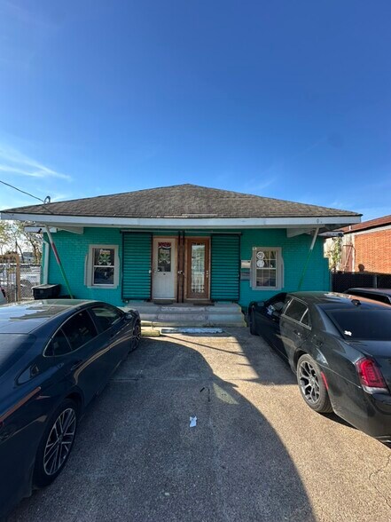 More Photos Of 304 S Lockwood Dr, Houston Storefront Retail Office For Sale